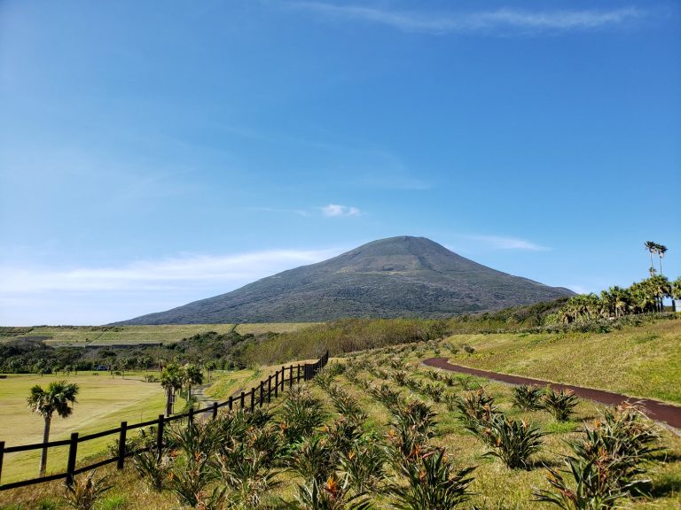 八丈島 八丈富士の全景