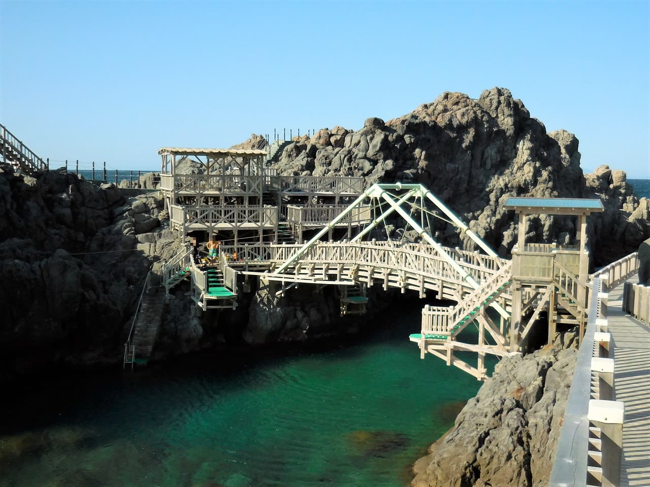 神津島・赤崎遊歩道の入り江