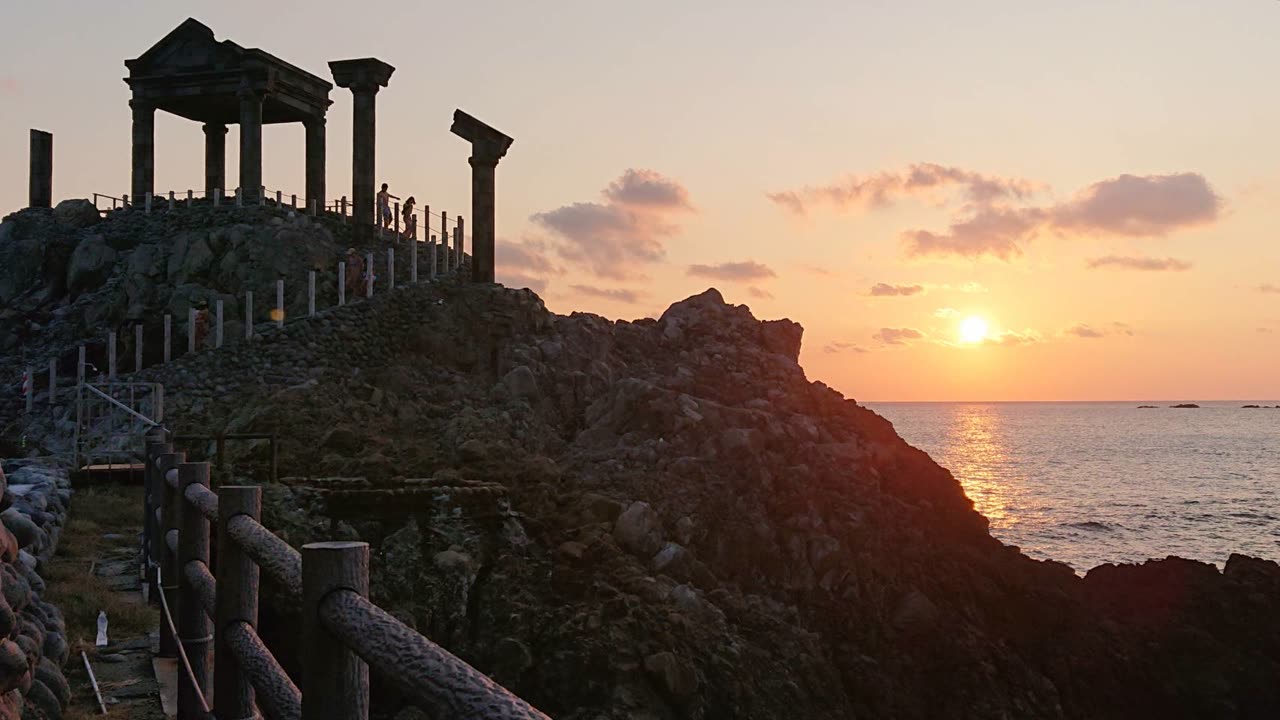 新島 湯の浜露天温泉の夕暮れ