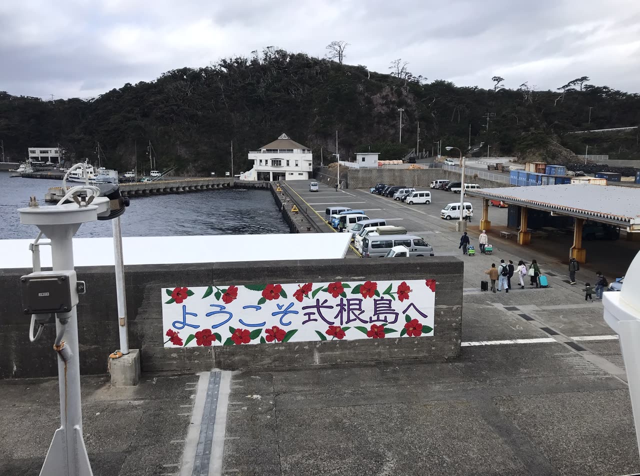 式根島の玄関口・野伏港