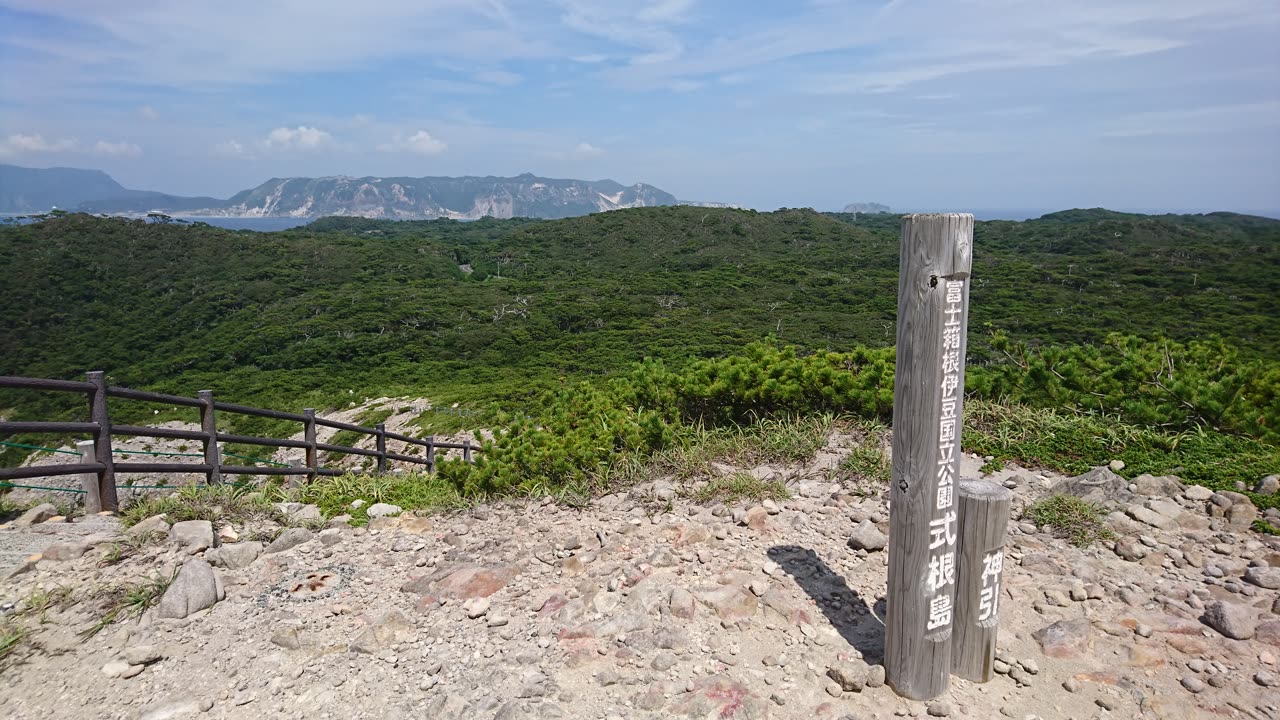 式根島・神引展望台からのリアス海岸